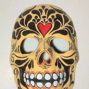 Masque de crâne mexicain en papier mâché