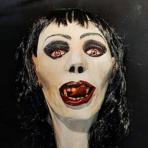 Dekoracyjna głowa kobiety wampira na ścianę, fałszywa taksydermia, rzeźba papierowa, Papier mache, Nosferatu