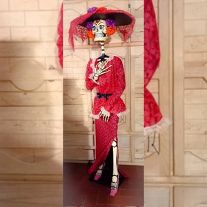 Catrina mexicana tradicional, tamanho grande. Cartão de 5,3 pés (160 cm), papel machê. Dia dos Mortos. Crânio de açúcar.