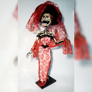 Mexican Catrina,day of the dead, sugar skull, día de muertos, paper sculpture, paper craft, Mexican artcrafts, cartoneria, paper mache