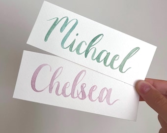 Cartões de nome personalizados pintados à mão em aquarela, cartões de assento com caligrafia personalizada.