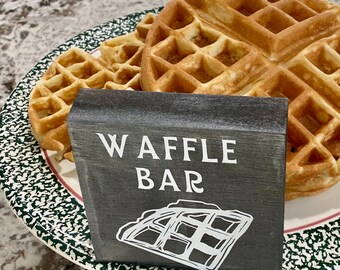 Våffelbarskylt | Brunchdekor | Köksdekor | Brunchskylt | Våffelskylt | Trädekor | Frukostfestdekor | Frukostpresentkorg