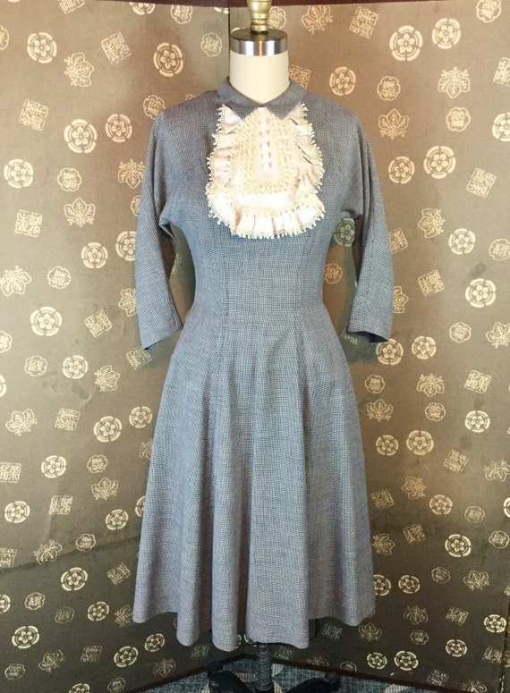 1950s Houndstooth  Dress with Lace Bib - image 2