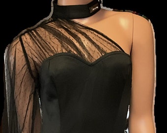 One sleeve black fitting dress