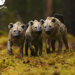 Spotted hyena 1:18 - Save on Multi-buy