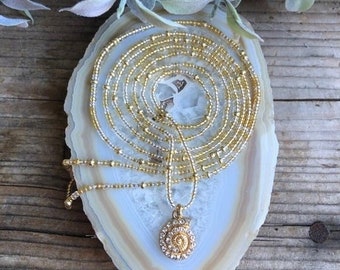 Perles de taille charmées déesse de la mer | Chaîne de ventre en or | Perles de ventre | Bijoux de corps perlés | Bijoux en perles de rocaille | Fait à la main | Bijoux en coquillage