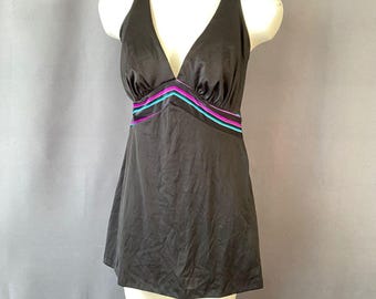 Vintage 80er Jahre Schwarz S/M Badeanzug Badeanzug Rock Unten Lila Streifen Zurück Krawatte