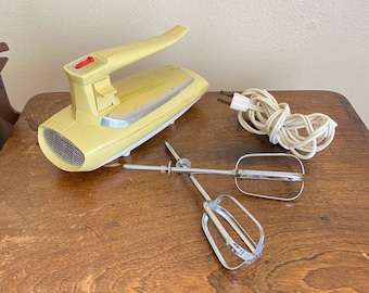 VTG General Electric Hand Mixer 3 Speed Yellow Works Atomic Space Age Mod. D34M7