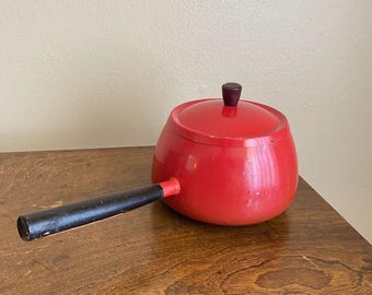 Olla de fondue vintage roja de madera con mango desgastado, de repuesto, años 70