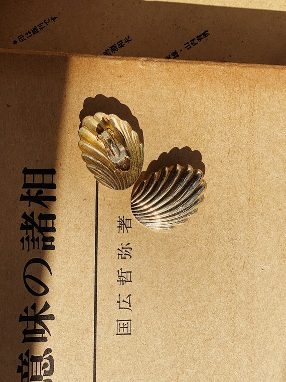 80s Gold Clam Shell Clip Ons Gem