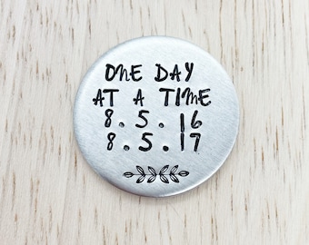 Un día a la vez, moneda de sobriedad, ficha sobria, fichas de sobriedad, llavero de sobriedad, fichas aa, medallón, regalos sobrios, regalos de recuperación, 365 días