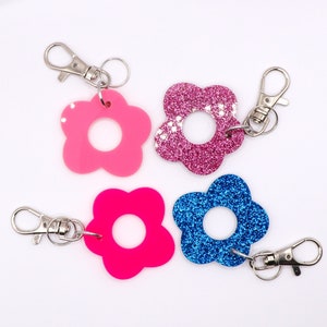 Mini Daisy Acrylic Keychain | Cute Floral Charm | Lightweight & Trendy Gift