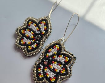 Native American beaded earrings ~ Beaded Flower Earrings - Earrings