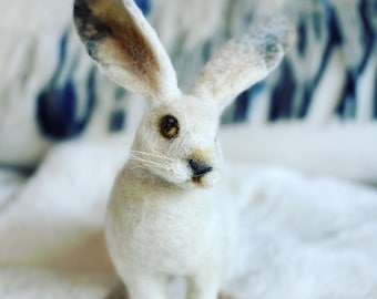 Snowshoe Hare/Arctic Hare/Arctic Hare gift/Rabbit gift/Needle felt snowshoe hare/Hare Sculpture/Felt Hare/Rabbit Sculpture/Felted Animal