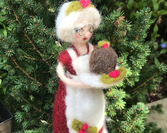 Needle Felted Mrs. Claus Ornament: Handmade Wool Xmas Decor