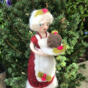 Mrs Claus/Mrs Santa/Mrs Santa Ornament/Needle Felted Mrs Claus/Felted Mrs Santa/Felted Xmas Ornament/Mrs Claus Ornament/OOAK Mrs Claus