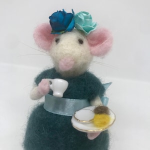 Tilly Mouse/Mouse ornament/Character Mouse/Cute Mouse/Mouse Gift/Mice/Mice ornament/Needle felt Mouse/Mouse Miniature/Mouse doll