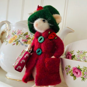 Felt Mouse doll/Mouse ornament/Character Mouse/Cute Mouse/Miss Mouse/Mice ornaments/Needle felted Mouse/Mouse Gift/Mouse doll