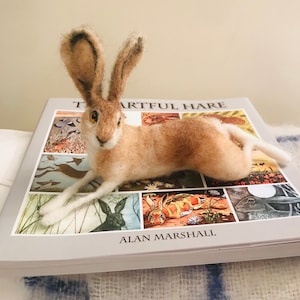 Small Reclining Hare/Rabbit gift/Needle Felted Hare/Hare Sculpture/Felted Rabbit/Felt Animal/Needle Felted Animal/Felted Hare/Hare sculpture