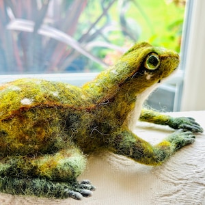 Frog/Needle Felted Frog/Felted Animals/Frog Sculpture/Frog Art/Common Frog Sculpture/Needle Felted Animal/Frog Ornament/Frog Gift/Felt Frog