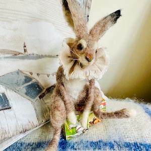 Little Hare Doll/Felt Hare/Needle Felted Hare/Felted Hare/Felted Rabbit/Hare Sculpture/Hare Ornament/Rabbit doll/Rabbit/Rabbit Gift