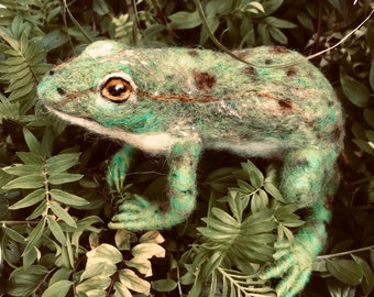 Frog/Needle Felted Frog/Felted Animals/Frog Sculpture/Frog Art/Common Frog Sculpture/Needle Felted Animal/Frog Ornament/Frog Gift/Felt Frog