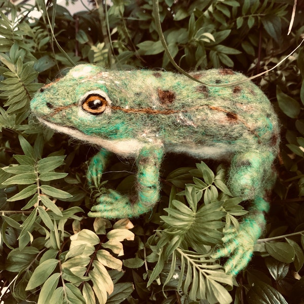 Frog/Needle Felted Frog/Felted Animals/Frog Sculpture/Frog Art/Common Frog Sculpture/Needle Felted Animal/Frog Ornament/Frog Gift/Felt Frog