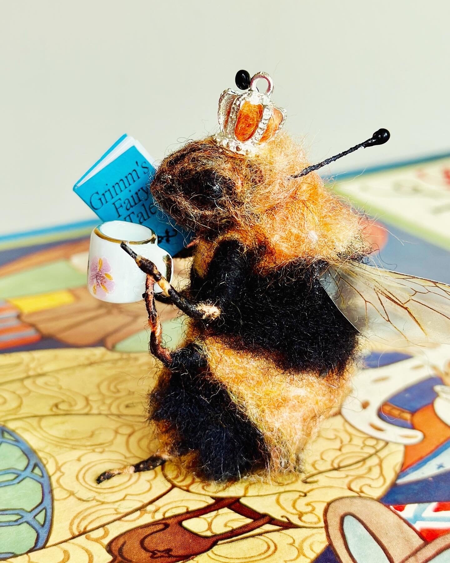 女王蜂女王マルハナバチニードルフェルトの蜂ブック蜂蜂のオーナメント蜂の記念品蜂フェルトの蜂フェルトのマルハナバチ蜂のギフト -  Etsy 日本