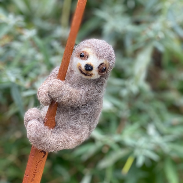 Baby Sloth/Mini sloth/Cute sloth/Needle Felted Sloth/Sloth Ornament/Little Sloth/Sloth Sculpture/Sloth/Sloth Gift/Needle felted Animal/Sloth