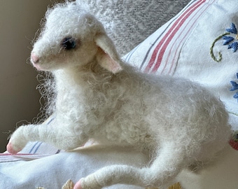 Lamb/Baby Lamb/Needle felt lamb/Spring Lamb/Lamb Gift/Needle felted animal/Lamb ornament/Nursery decor/Baby Shower Gift/Easter gift