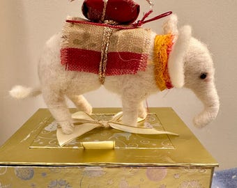 Elephant ornament/Needle felted Elephant/Elephant/Xmas Gift/Elephant gift/Xmas Elephant ornament/Xmas Gift/Needle Felt animal/holiday decor