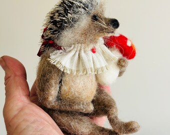 Hedgehog Gift/Hedgehog Doll/Hedgehog present/OOAK Hedgehog doll/Needle felt hedgehog/Cute hedgehog /Needle felted Hedgehog/Spring decor