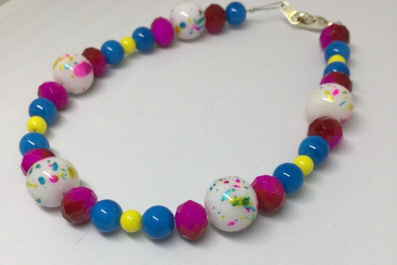 Paint splattered style beaded bracelet
