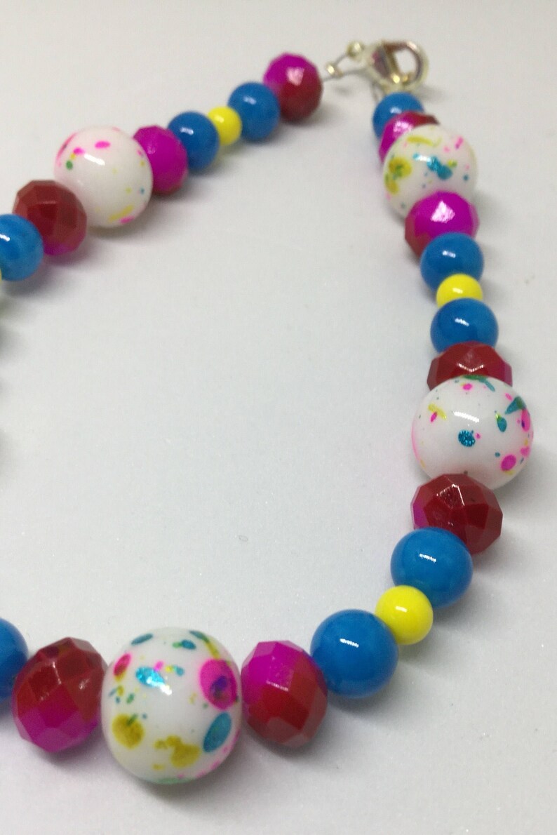 Paint splattered style beaded bracelet