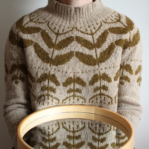 Knitting pattern Polina pullover Floral colour work pullover image 3