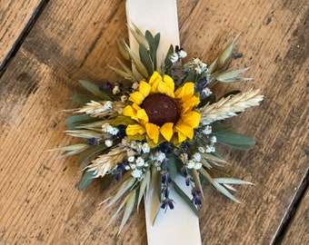 Dried flower wrist corsage, Sunflower wedding corsage, wedding wrist corsage, Sunflower wrist corsage, bridesmaids flowers, Wedding bracelet