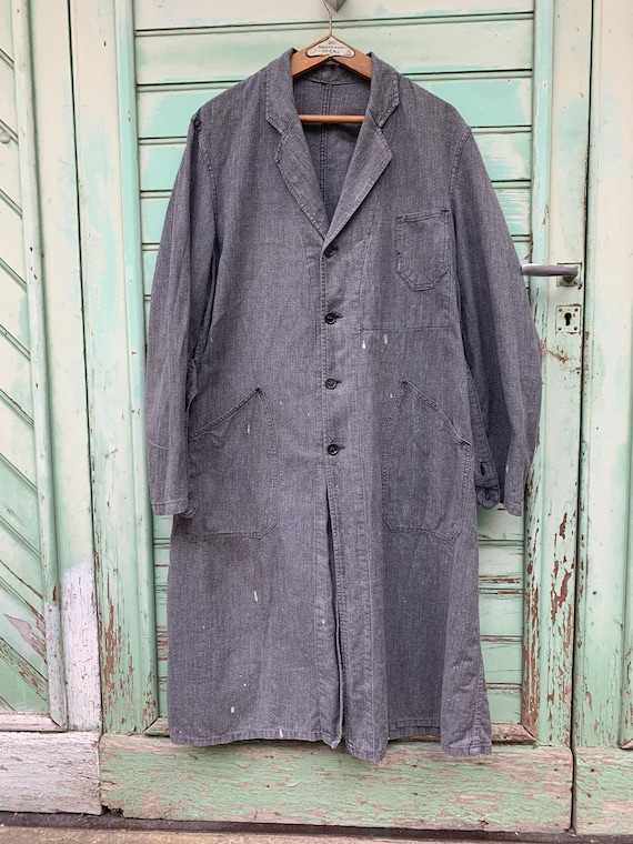 Size Medium Large Vintage French Chambray Atelier Coat. 1950 s Factory Workwear. F64