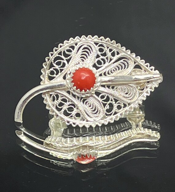 Broche Ancienne En Corail Et Filigrane Argenté - Bijou Vintage à Nettoyer