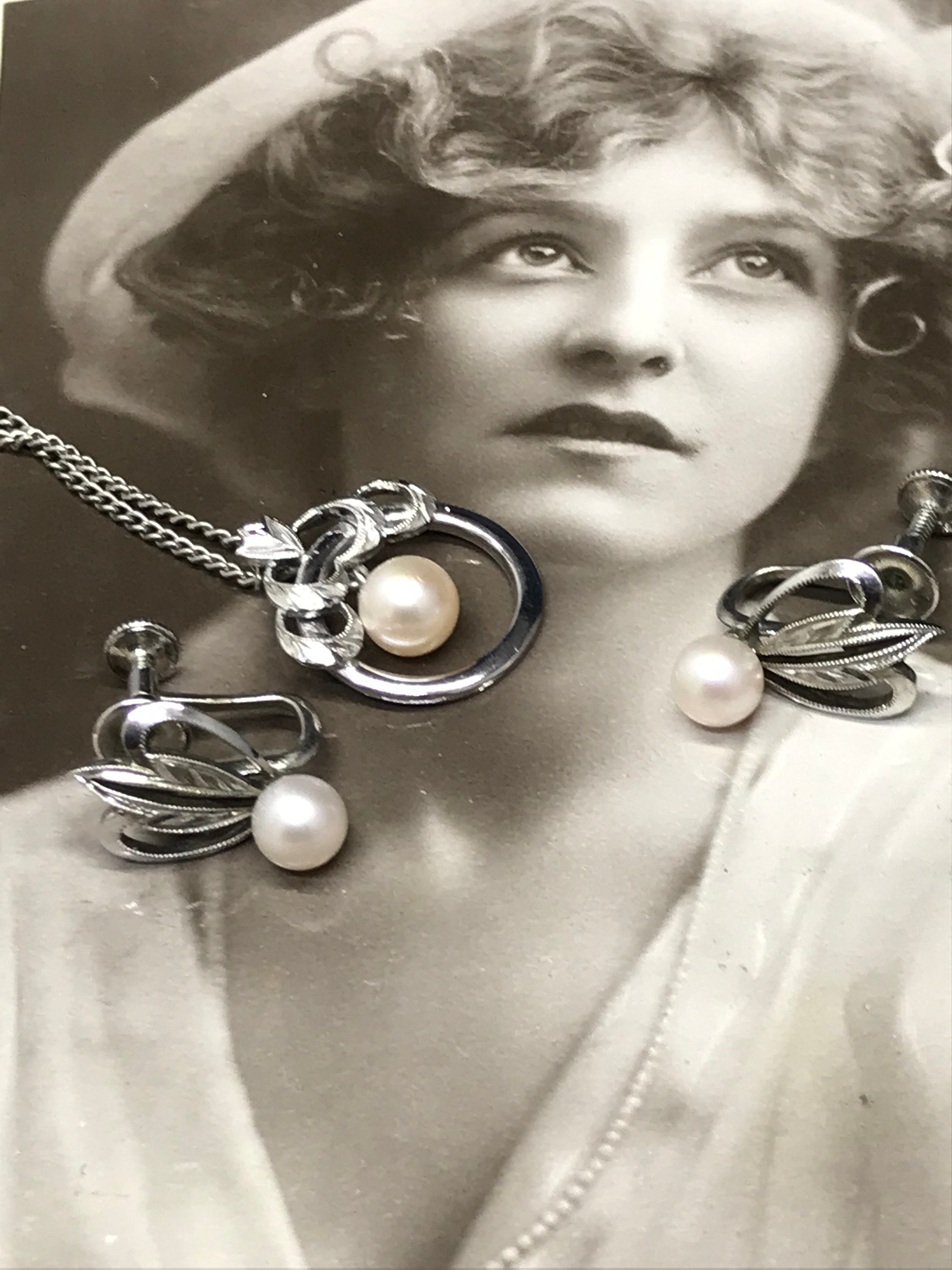 Mikimoto Signed Pearl Pendant Necklace 