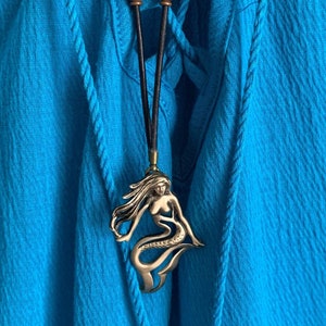 Joias de sereia para mulheres, colares de sereia para mulheres, presentes de sereia Colar de sereia, joias praianas, pingente de sereia, presentes de sereia, bronze