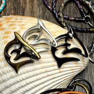Grey Reef Shark, Shark Keychain | Shark Keyring for Women and Men, Surfer, Scuba Diving Gift, Ocean Design, Reef Shark Design