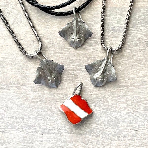 Stingray Necklace, Dive Gift, Mens Gift, Stingray Jewelry, Stingray Necklace, Ocean Gifts, Surfing Jewelry, Dive Jewelry, Dive Flag Necklace