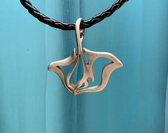 Rochenleder Halskette, Rochenleder Anhänger, Ozean Schmuck für Frauen, Hawaiianer Schmuck, Manta Ray Schmuck, Weihnachtsgeschenk, Zeitgenössisch Rochenleder