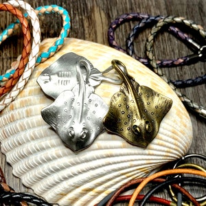 Rochen, Stachelrochen Schlüsselanhänger, Taucher, Taucher, Rochen Geschenk, Surfer Schmuck, Nautik Schmuck Design, Stachelrochen Realistisch aus Messing