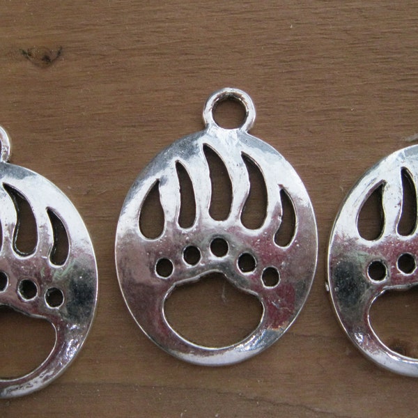 Bear paw pendants 6 pcs.