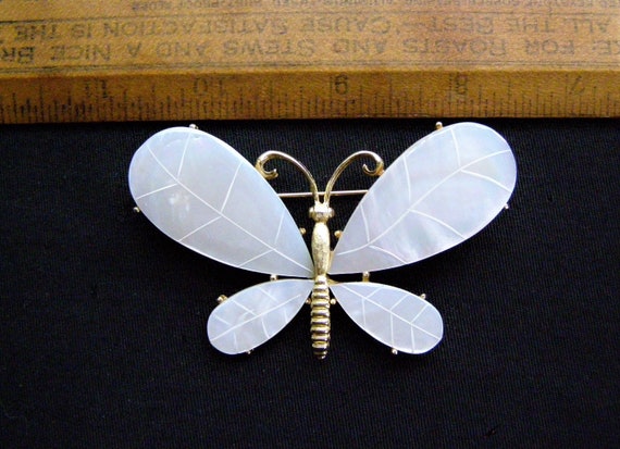 vintage gold plated mother of pearl butterfly pin… - image 2