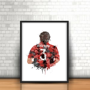 Może przedstawiać: Oprawiony wydruk artystyczny przedstawiający w stylu akwareli plecy osoby, noszącej czerwono-czarną koszulkę z nazwiskiem "MALDINI" i numerem "3". Grafika ma efekt rozprysku.