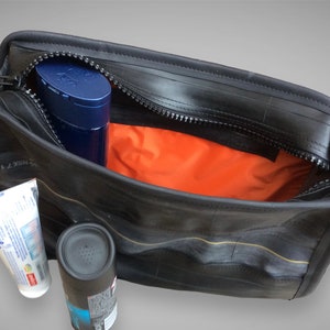 Waterproof washbag, Vegan washbag, toiletry bag, cosmetic bag, sac de toilette