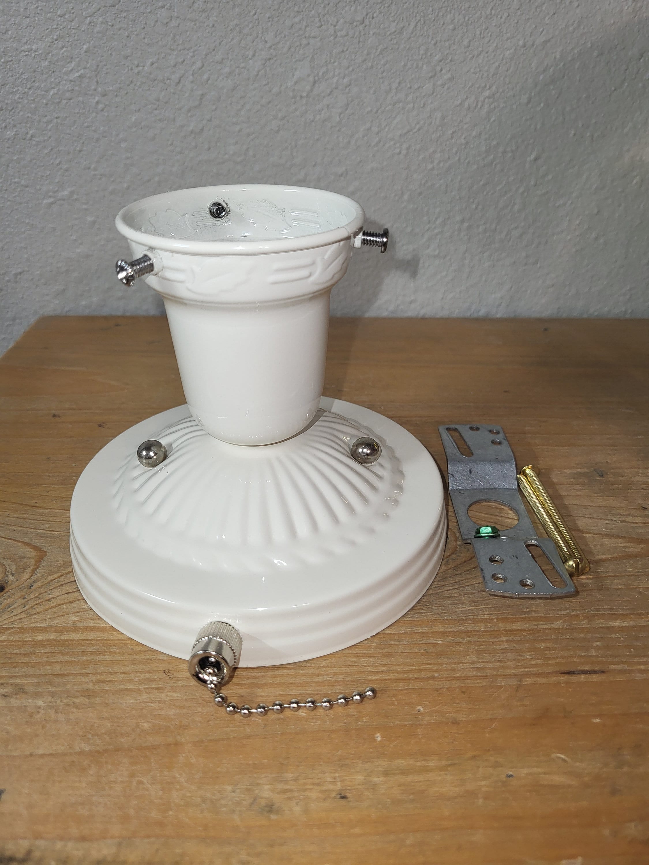 Porcelain pull chain light fixture deals