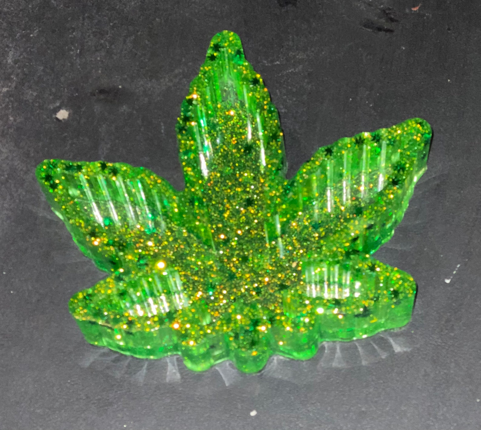 Epoxy resins hand made weed leaf ashtrays. Pretty big in size Etsy